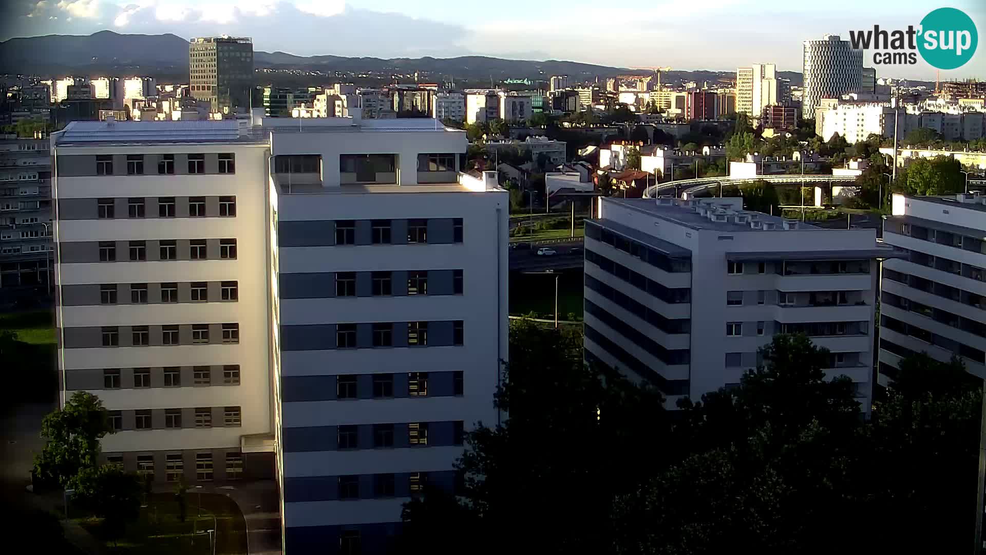 Rotonda en vivo que cruza Slavonska y Marin Držić Avenue en Zagreb webcam