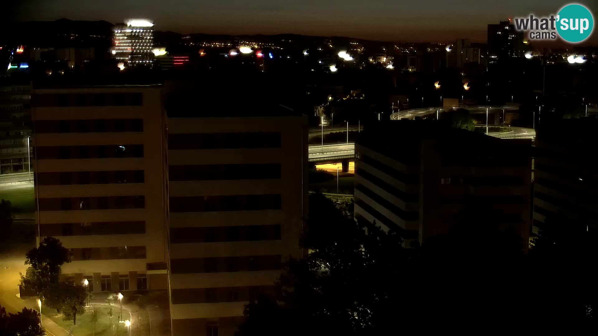 Rotonda en vivo que cruza Slavonska y Marin Držić Avenue en Zagreb webcam
