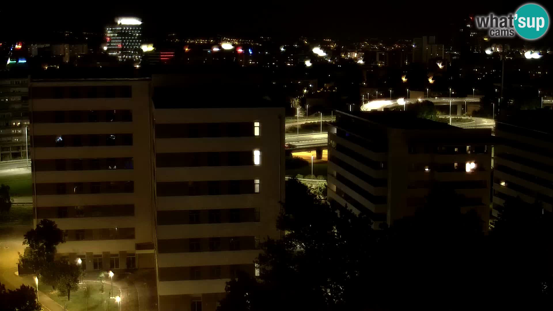Rotonda en vivo que cruza Slavonska y Marin Držić Avenue en Zagreb webcam