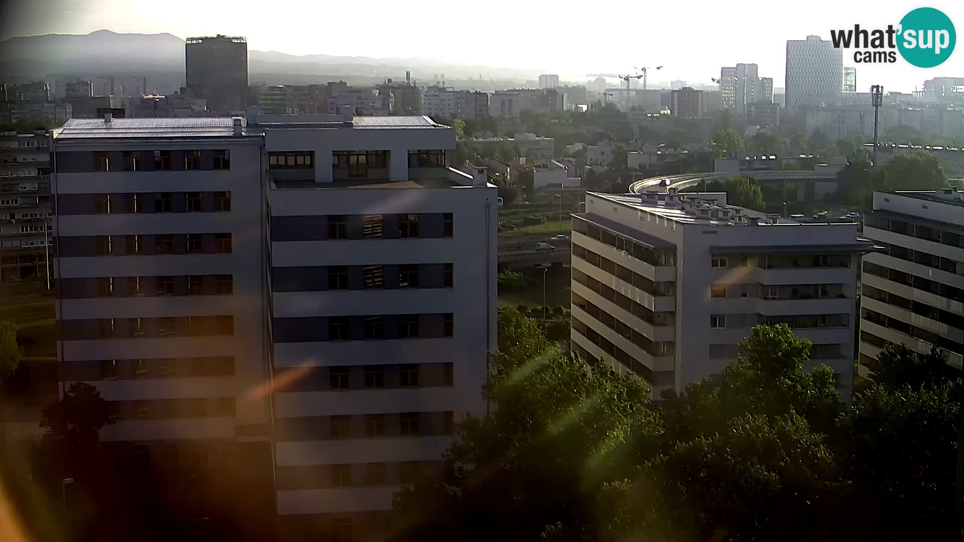Rotonda en vivo que cruza Slavonska y Marin Držić Avenue en Zagreb webcam