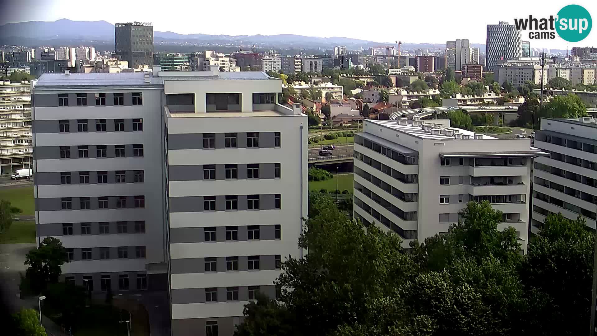Rotonda en vivo que cruza Slavonska y Marin Držić Avenue en Zagreb webcam