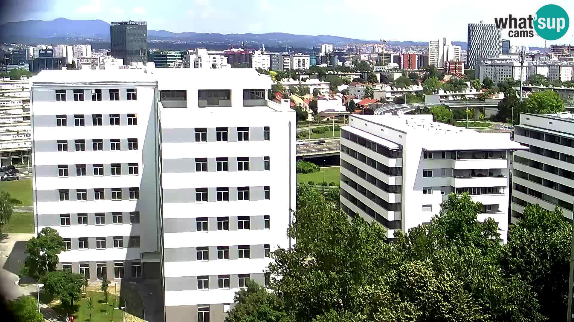Rotonda en vivo que cruza Slavonska y Marin Držić Avenue en Zagreb webcam