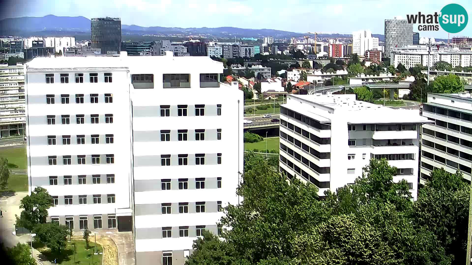 Rotonda en vivo que cruza Slavonska y Marin Držić Avenue en Zagreb webcam