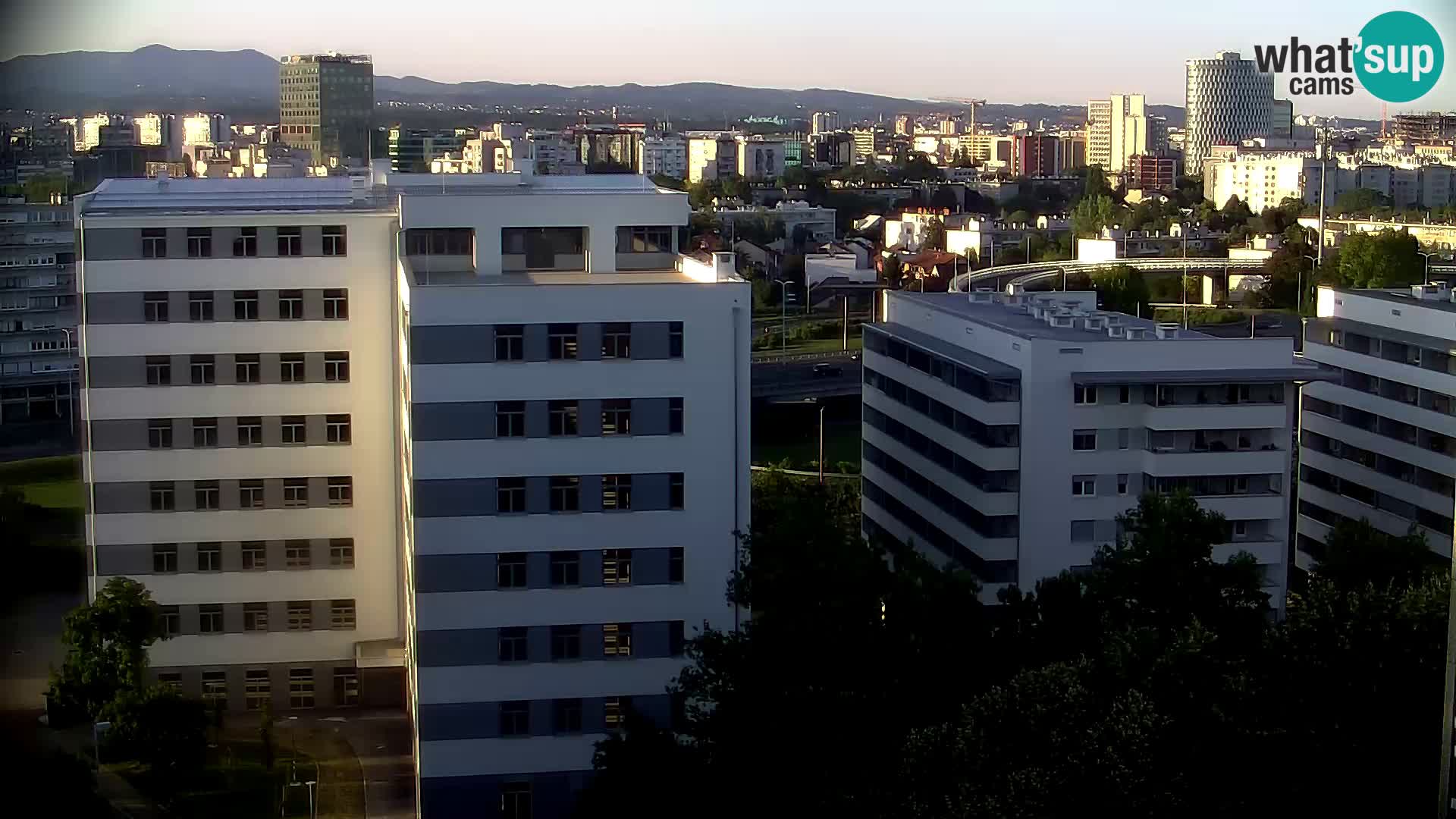 Rotonda en vivo que cruza Slavonska y Marin Držić Avenue en Zagreb webcam