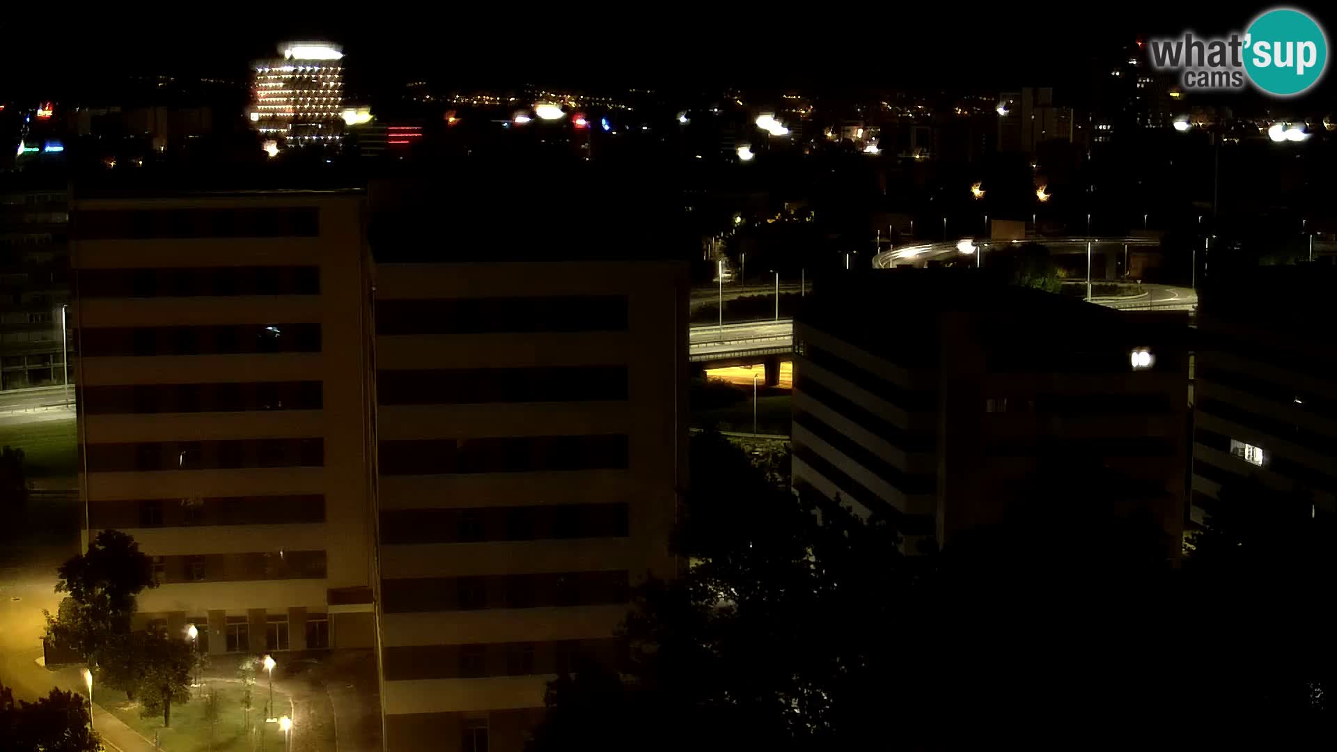 Rotonda en vivo que cruza Slavonska y Marin Držić Avenue en Zagreb webcam