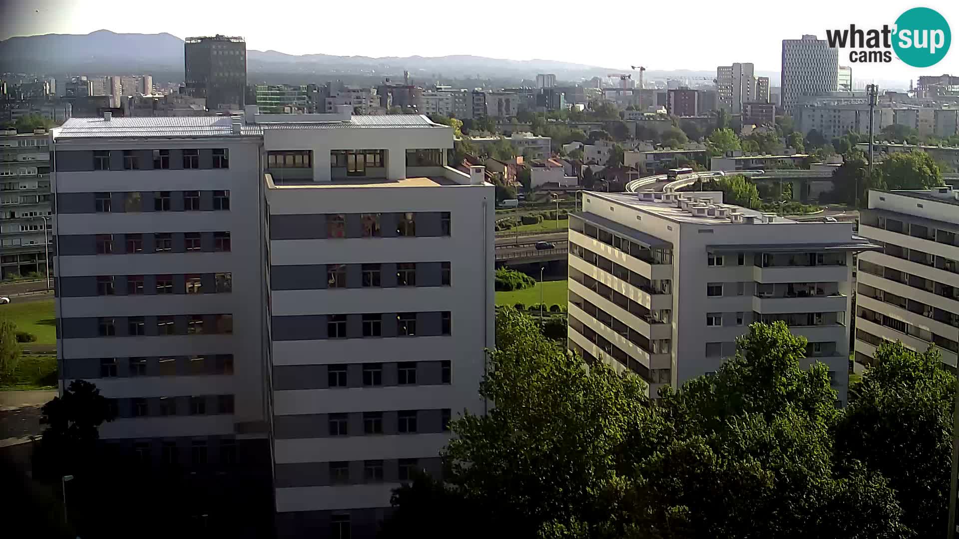 Rotonda en vivo que cruza Slavonska y Marin Držić Avenue en Zagreb webcam