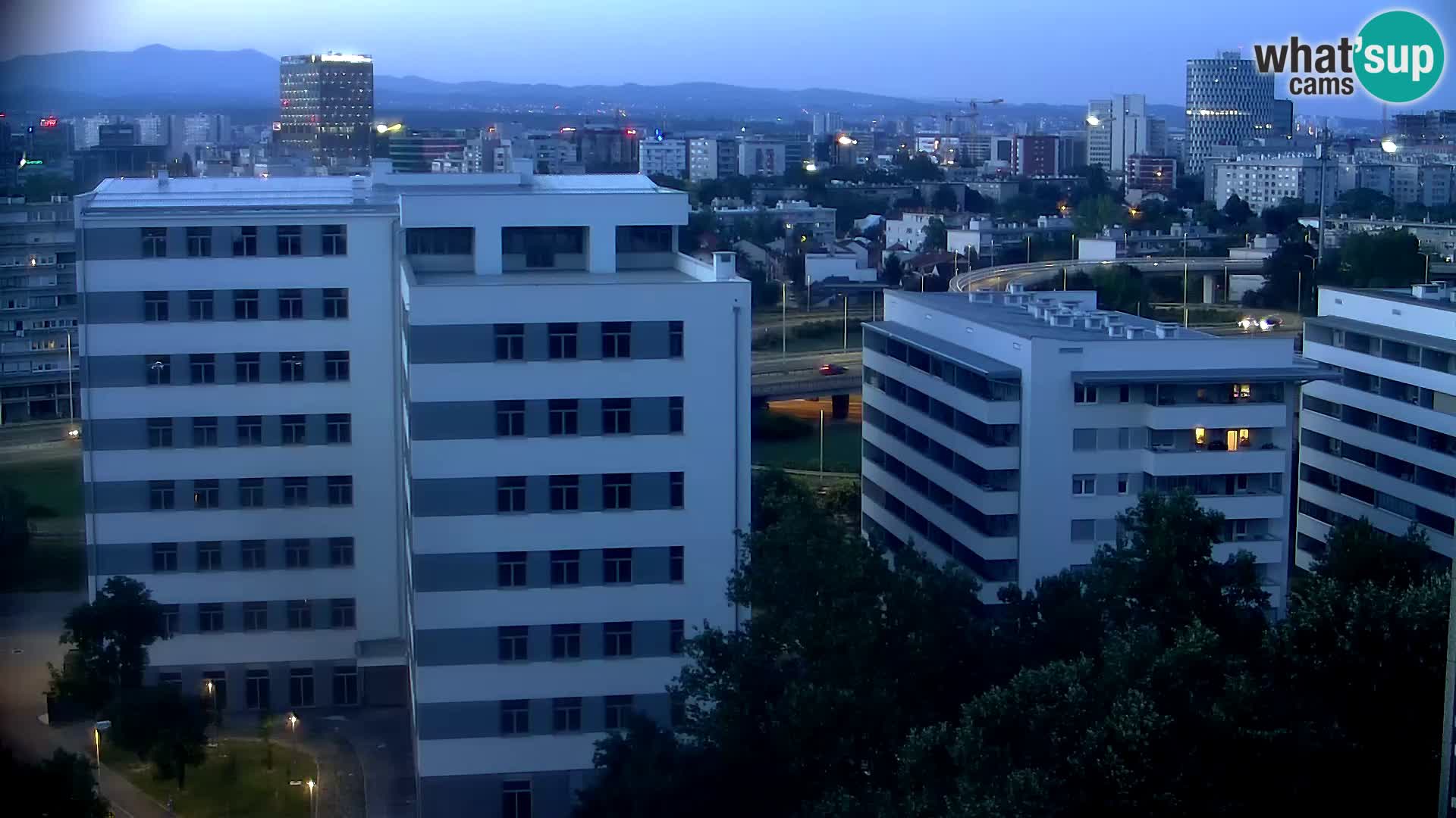 Rotonda en vivo que cruza Slavonska y Marin Držić Avenue en Zagreb webcam