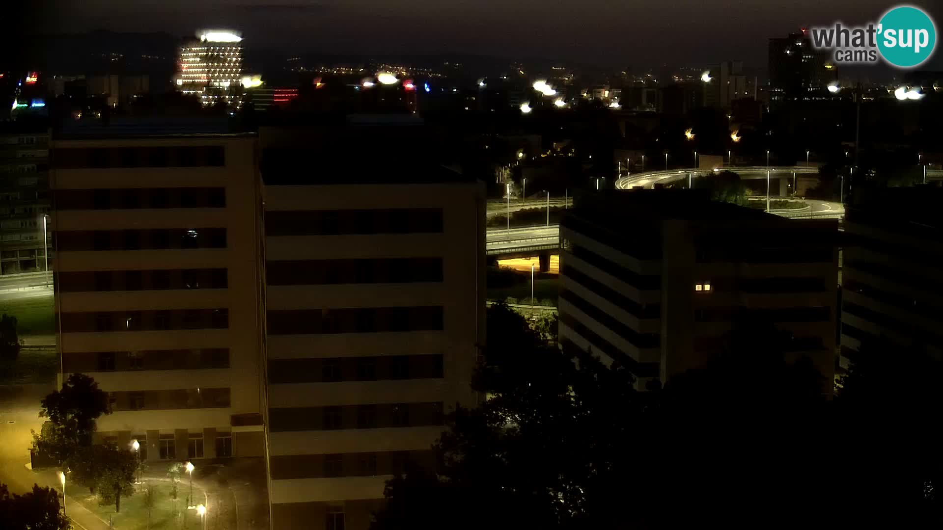 Rotonda en vivo que cruza Slavonska y Marin Držić Avenue en Zagreb webcam