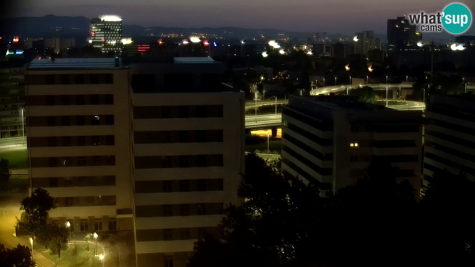 Rotonda en vivo que cruza Slavonska y Marin Držić Avenue en Zagreb webcam