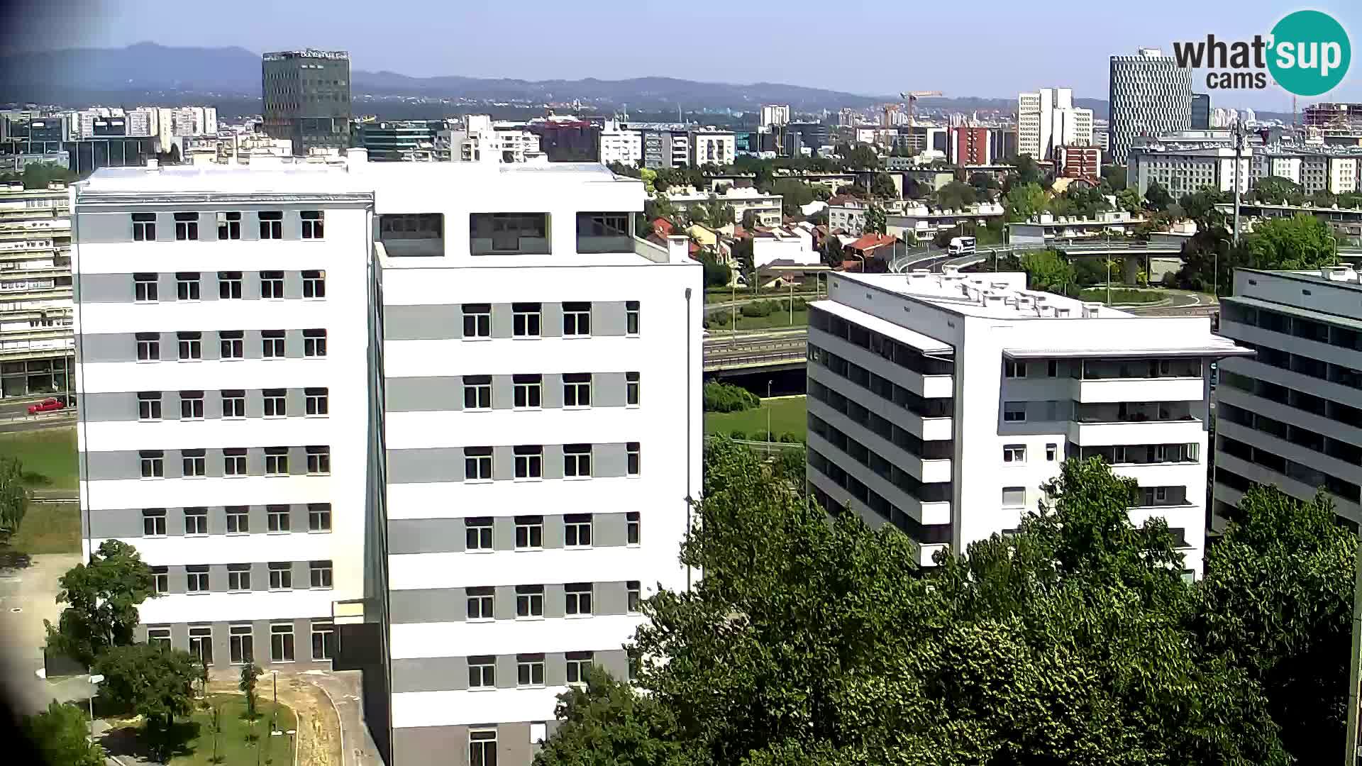 Rotonda en vivo que cruza Slavonska y Marin Držić Avenue en Zagreb webcam