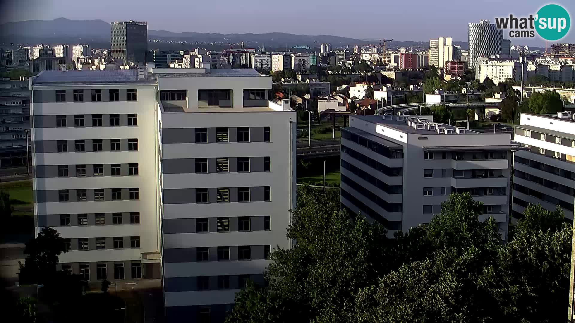 Rotonda en vivo que cruza Slavonska y Marin Držić Avenue en Zagreb webcam