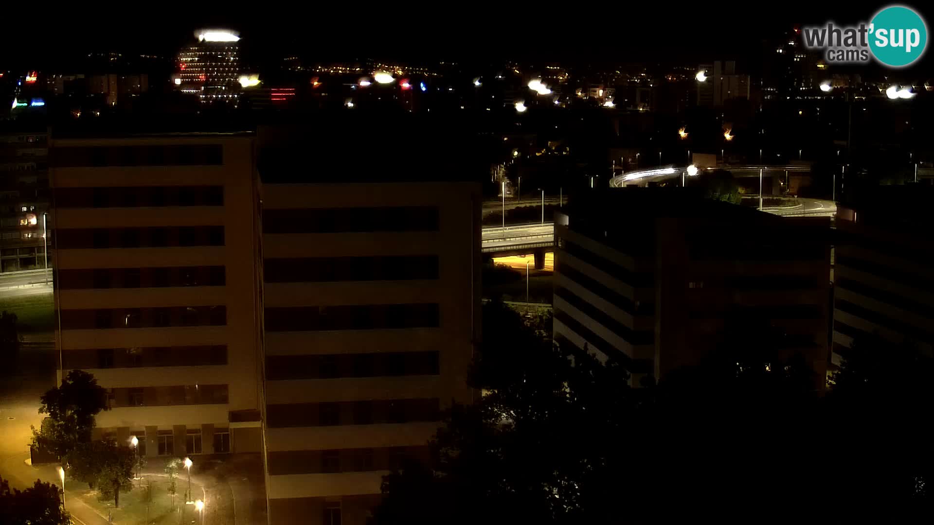 Rotonda en vivo que cruza Slavonska y Marin Držić Avenue en Zagreb webcam