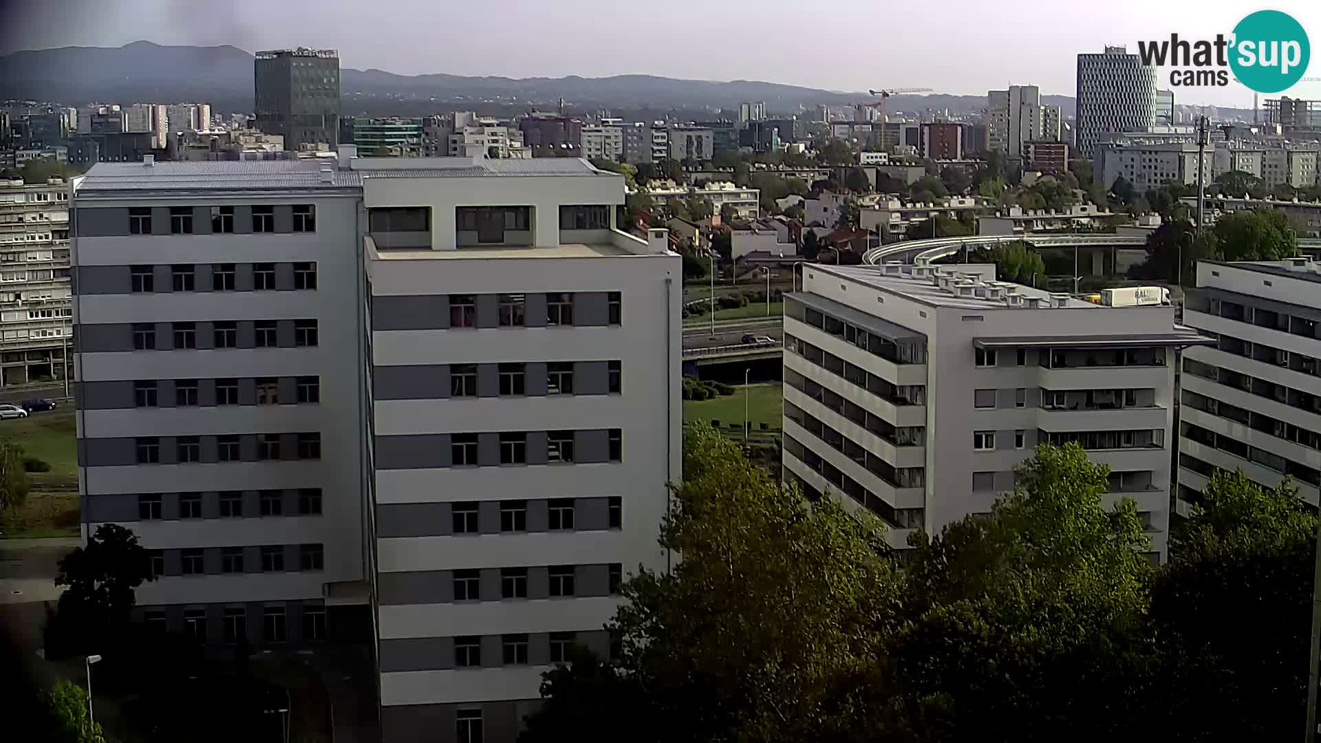 Rotonda en vivo que cruza Slavonska y Marin Držić Avenue en Zagreb webcam
