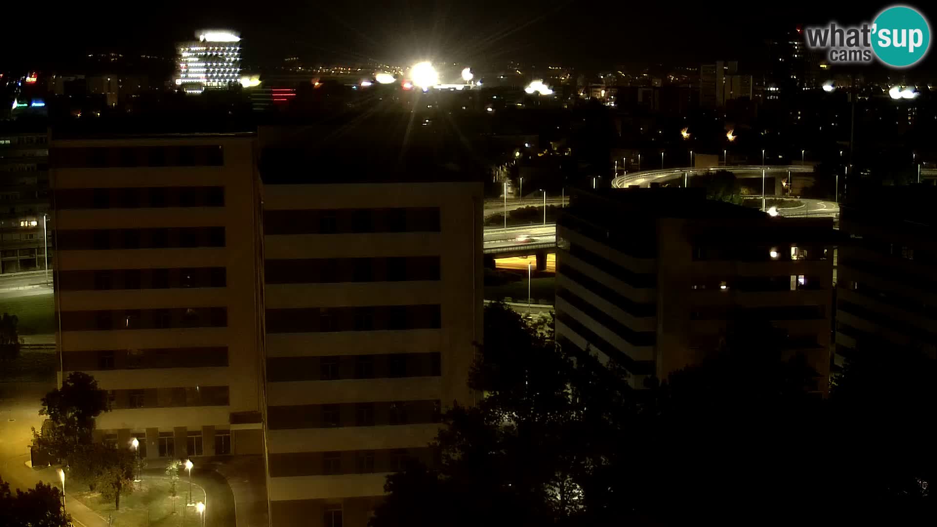 Rotonda en vivo que cruza Slavonska y Marin Držić Avenue en Zagreb webcam