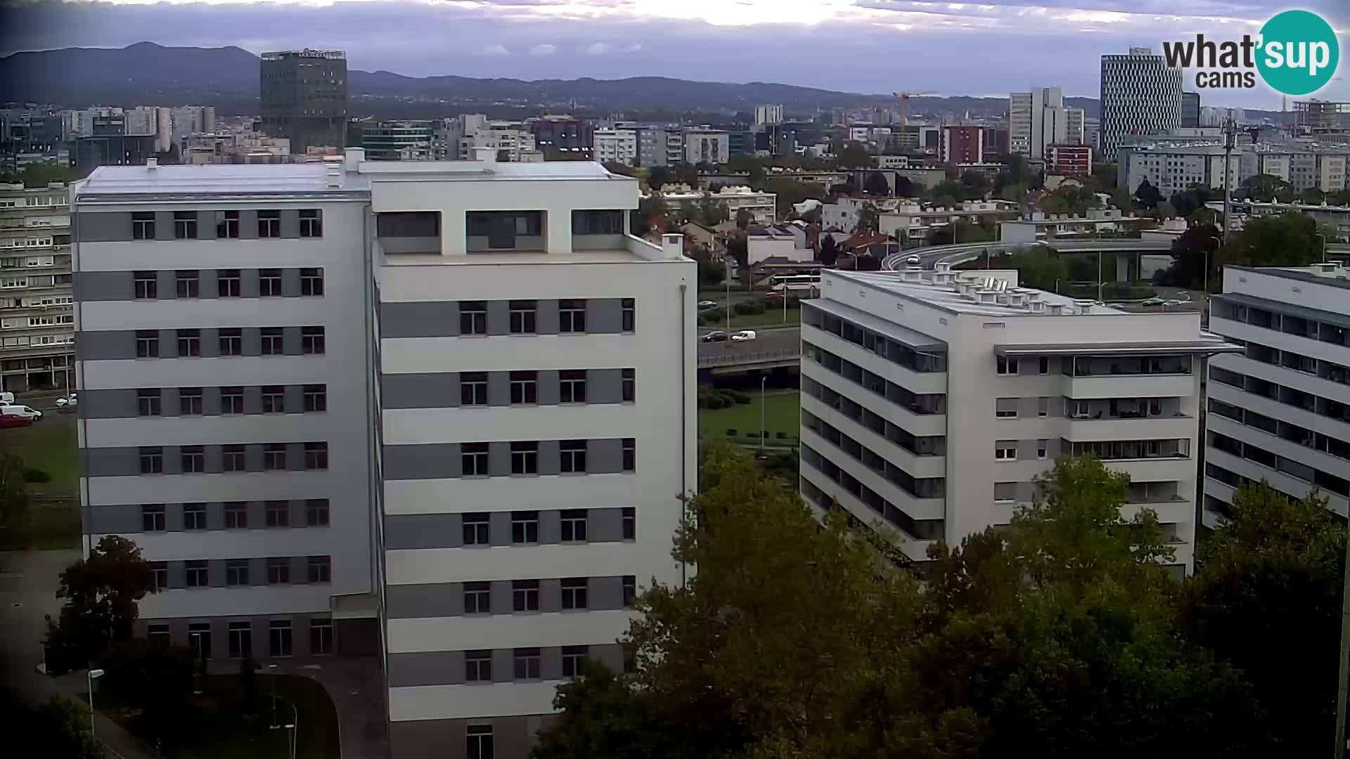 Rotonda en vivo que cruza Slavonska y Marin Držić Avenue en Zagreb webcam