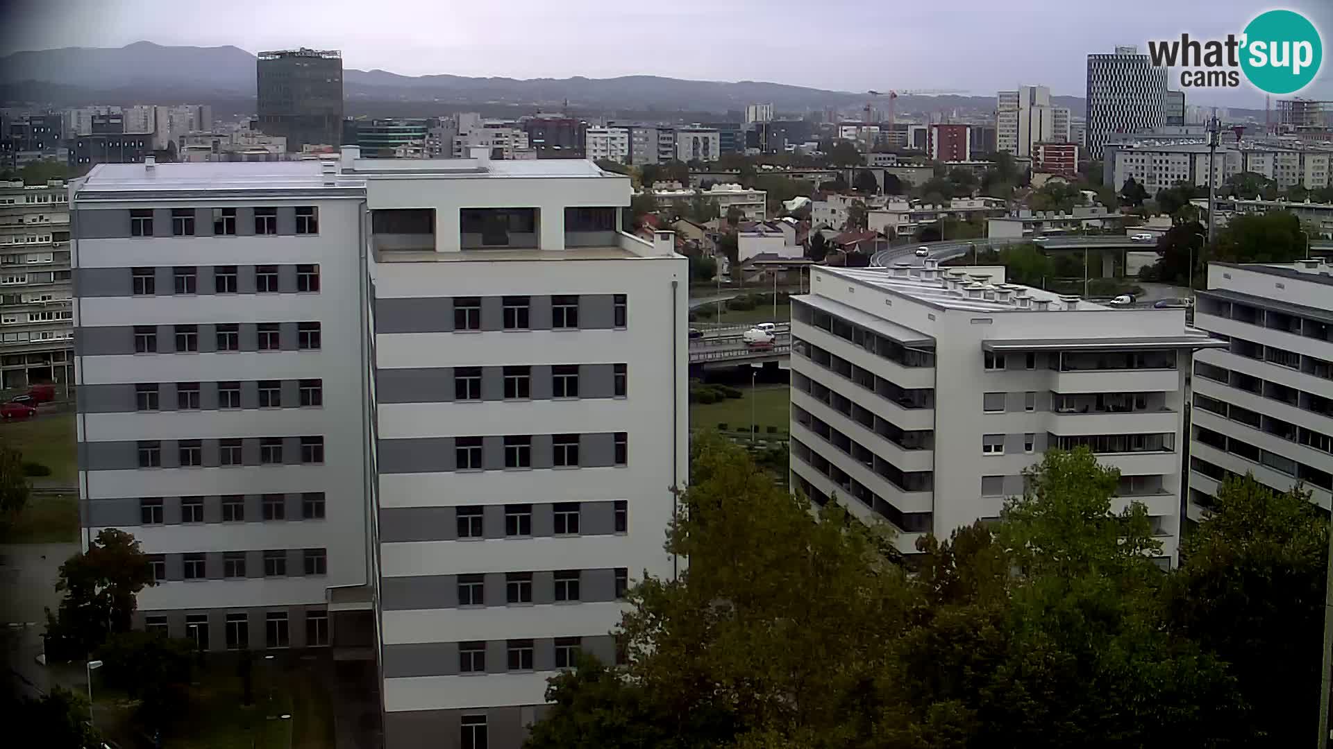 Rotonda en vivo que cruza Slavonska y Marin Držić Avenue en Zagreb webcam