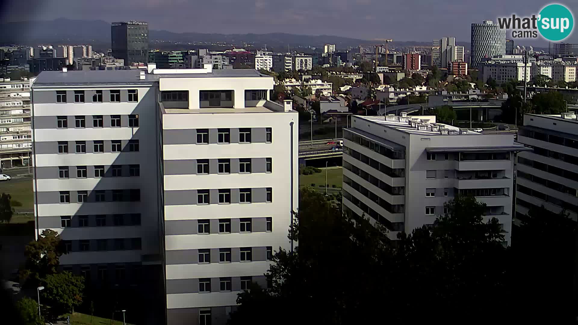 Rotonda en vivo que cruza Slavonska y Marin Držić Avenue en Zagreb webcam