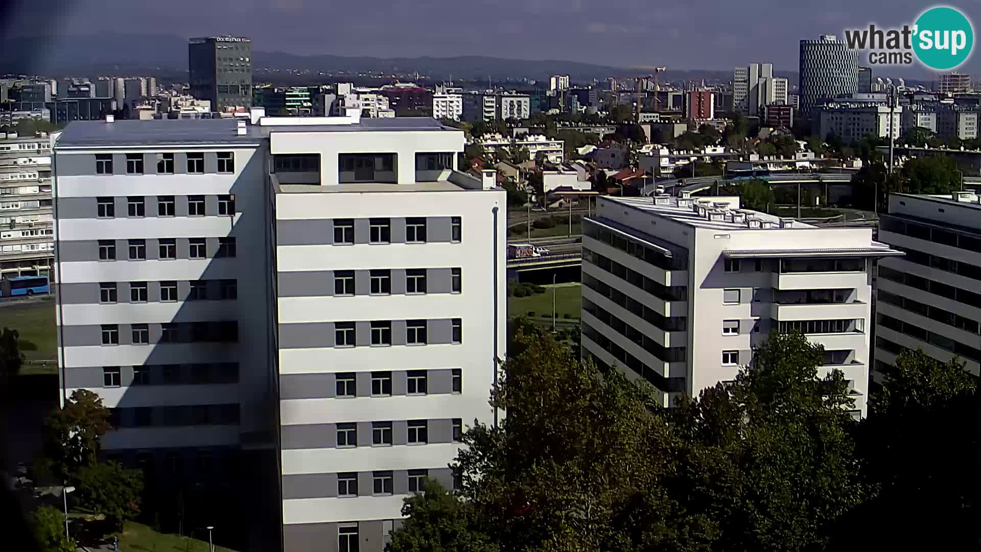 Rotonda en vivo que cruza Slavonska y Marin Držić Avenue en Zagreb webcam