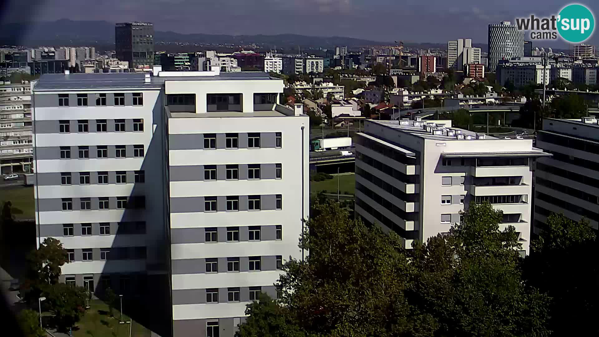 Rond-point en direct traversant les avenues Slavonska et Marin Držić à Zagreb webcam