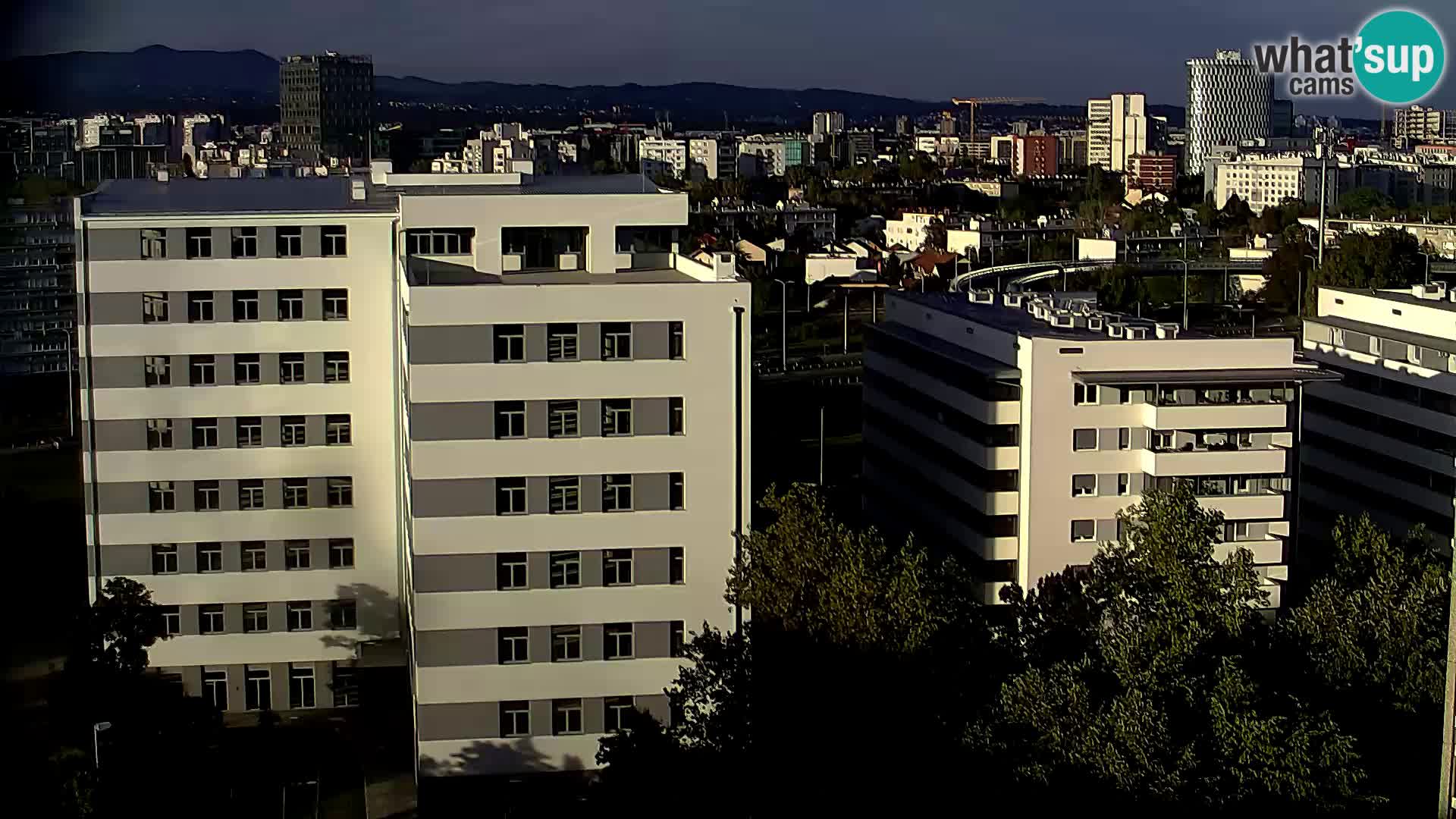 Rotonda en vivo que cruza Slavonska y Marin Držić Avenue en Zagreb webcam