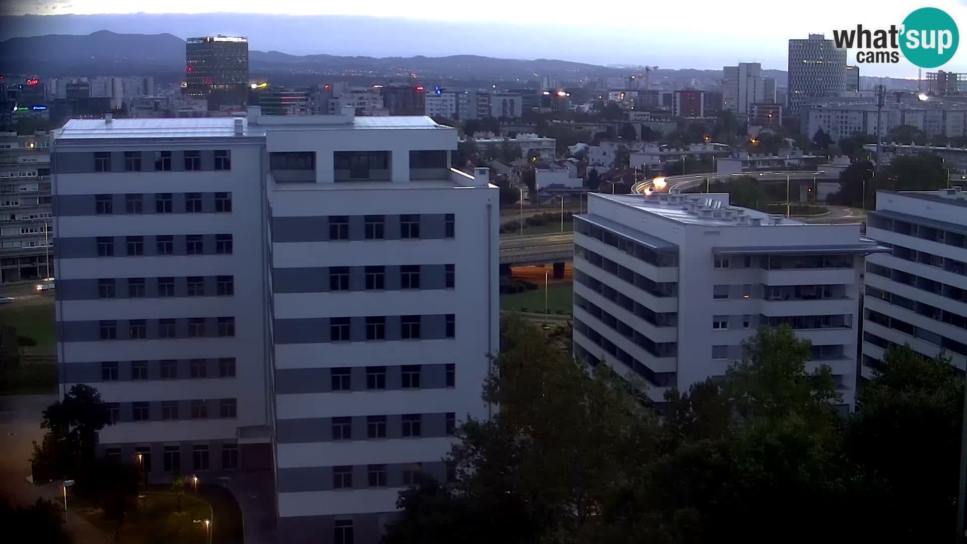 Rotonda en vivo que cruza Slavonska y Marin Držić Avenue en Zagreb webcam