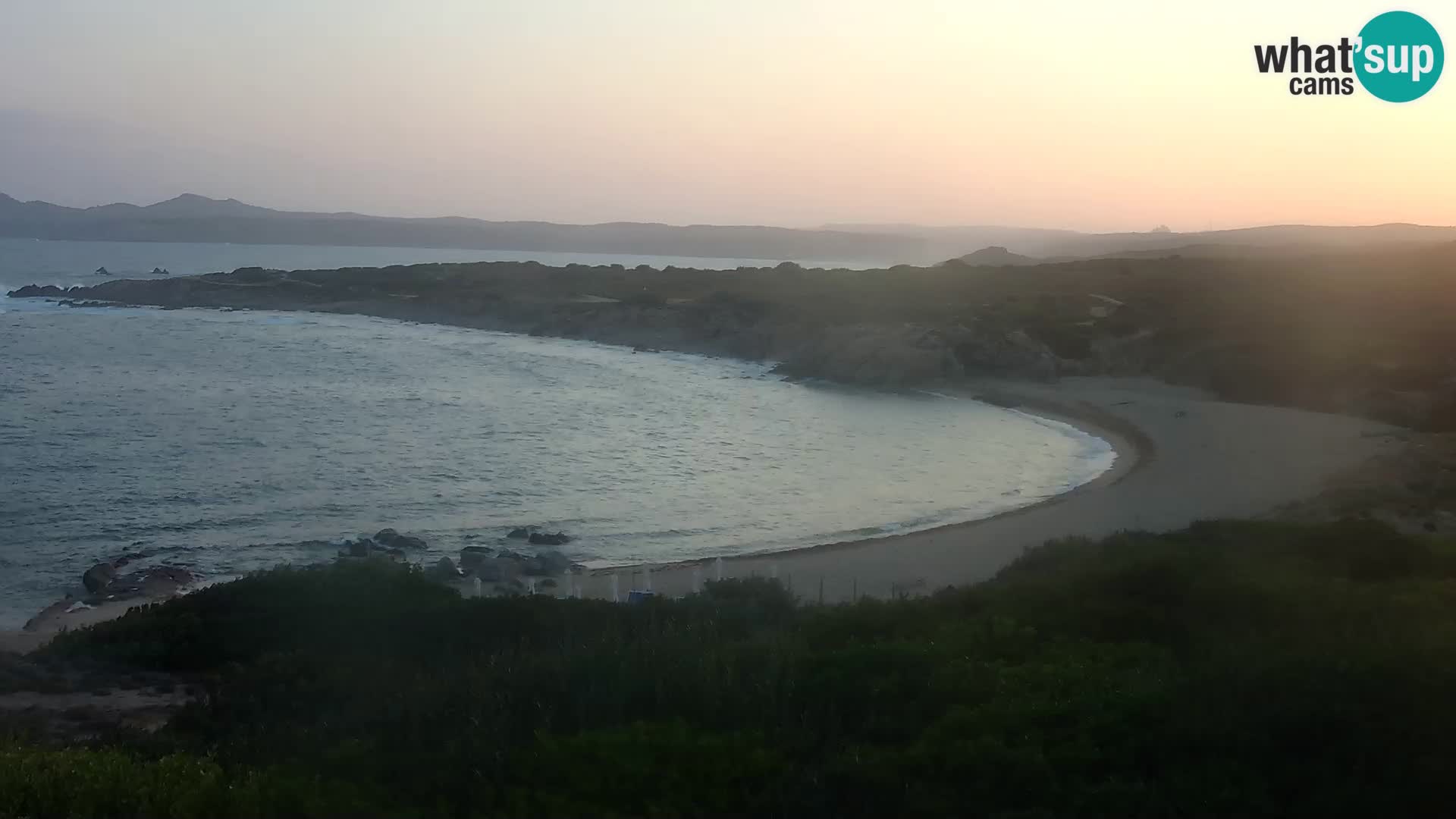 Spletna kamera v živo Plaža Cala Pischina – Aglientu – Sardinija