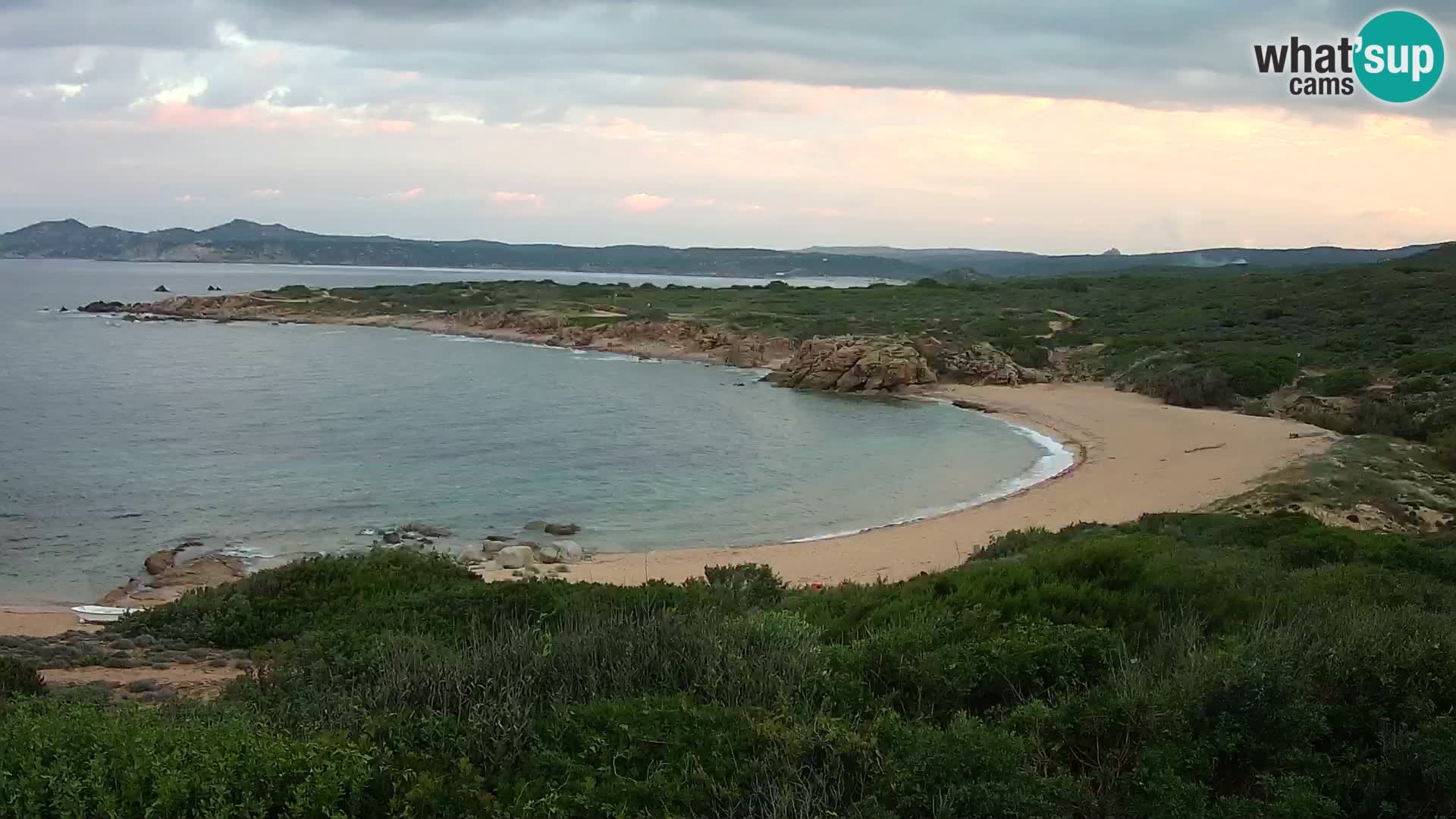 Spletna kamera v živo Plaža Cala Pischina – Aglientu – Sardinija