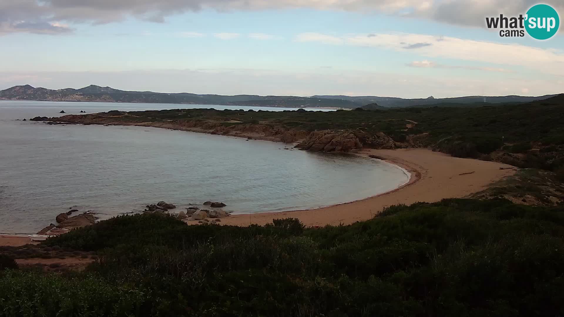 Spletna kamera v živo Plaža Cala Pischina – Aglientu – Sardinija