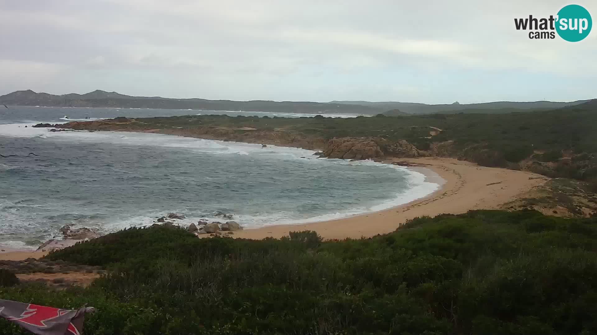 Spletna kamera v živo Plaža Cala Pischina – Aglientu – Sardinija