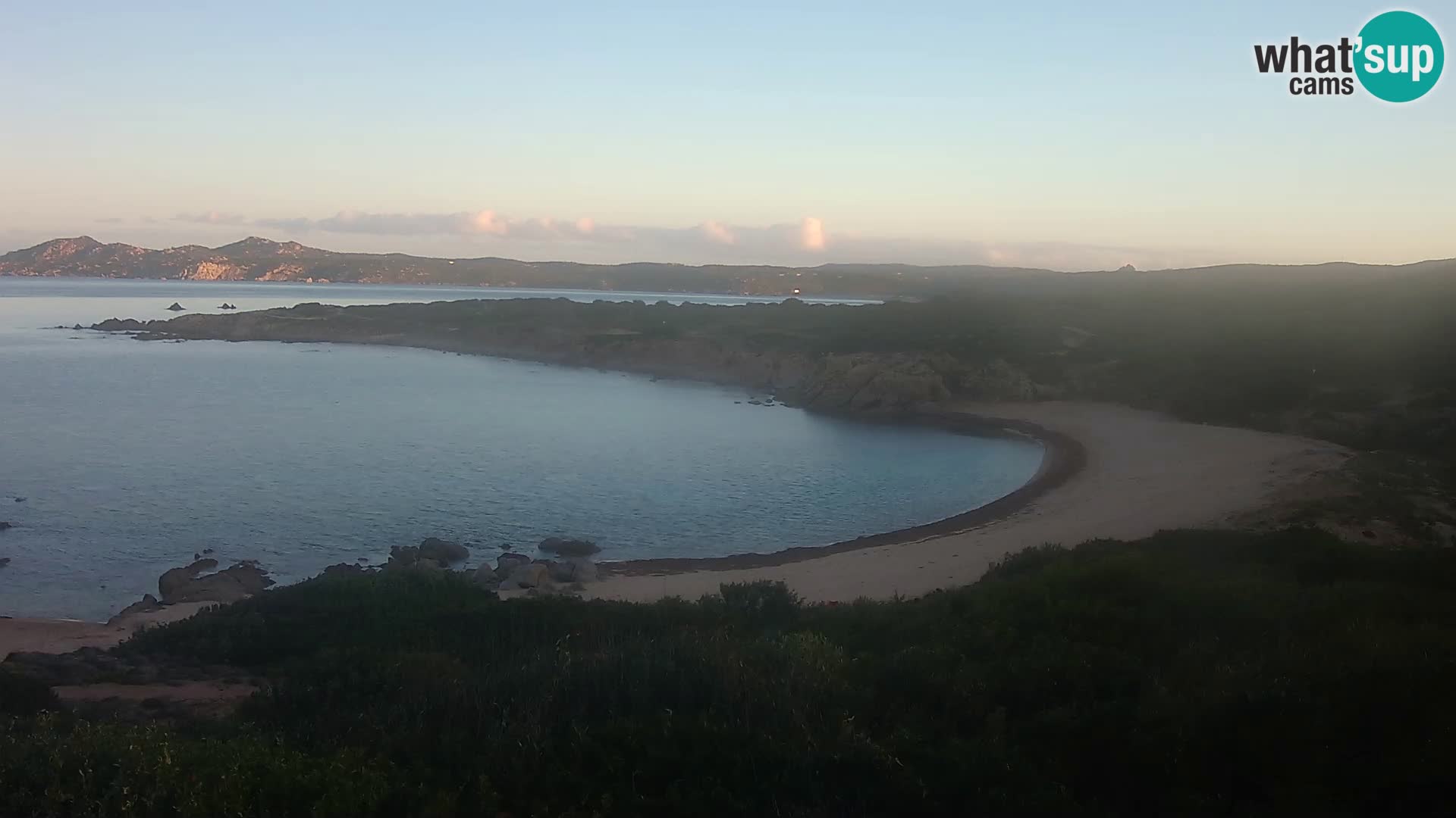 Spletna kamera v živo Plaža Cala Pischina – Aglientu – Sardinija