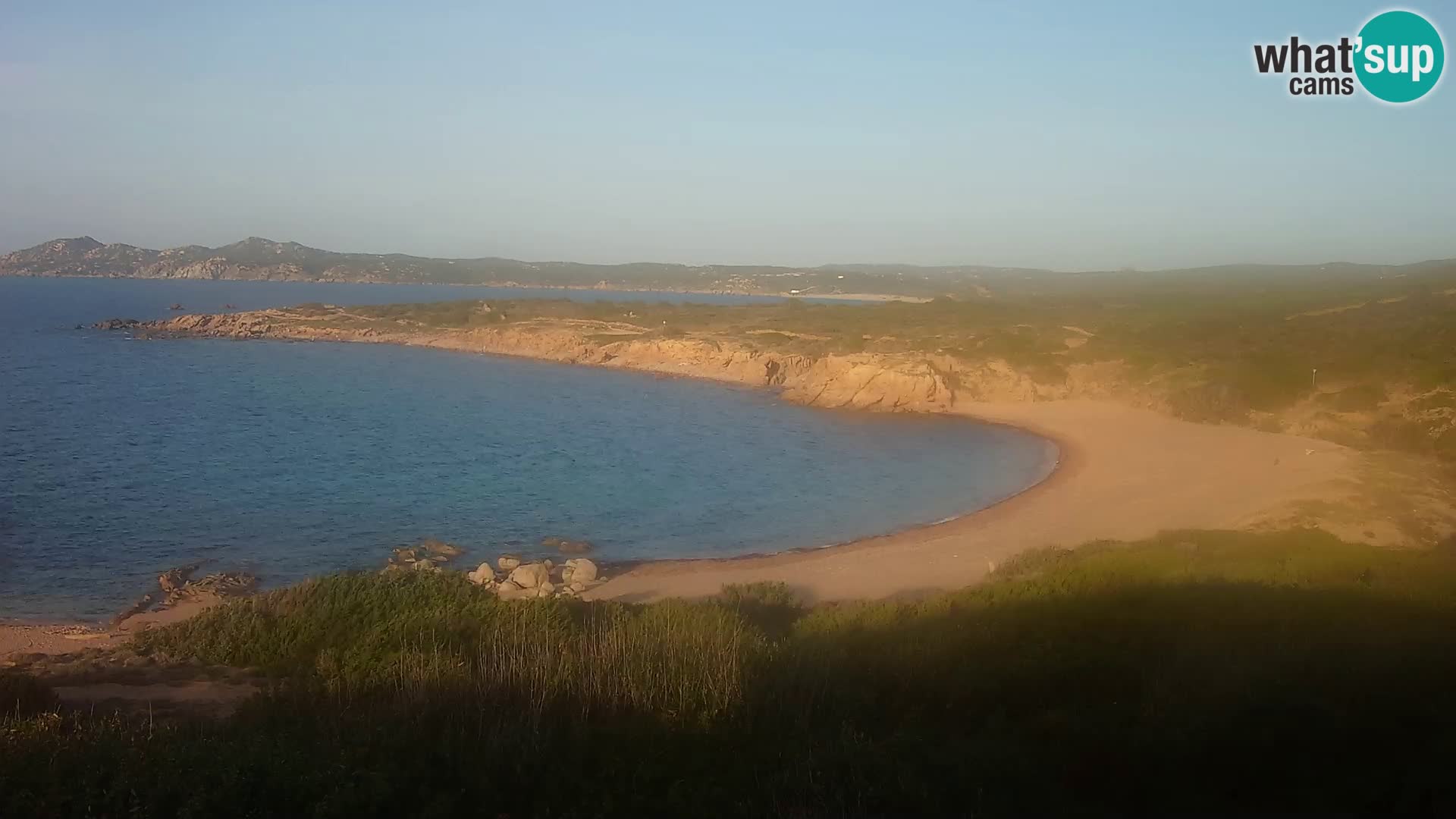 Spletna kamera v živo Plaža Cala Pischina – Aglientu – Sardinija