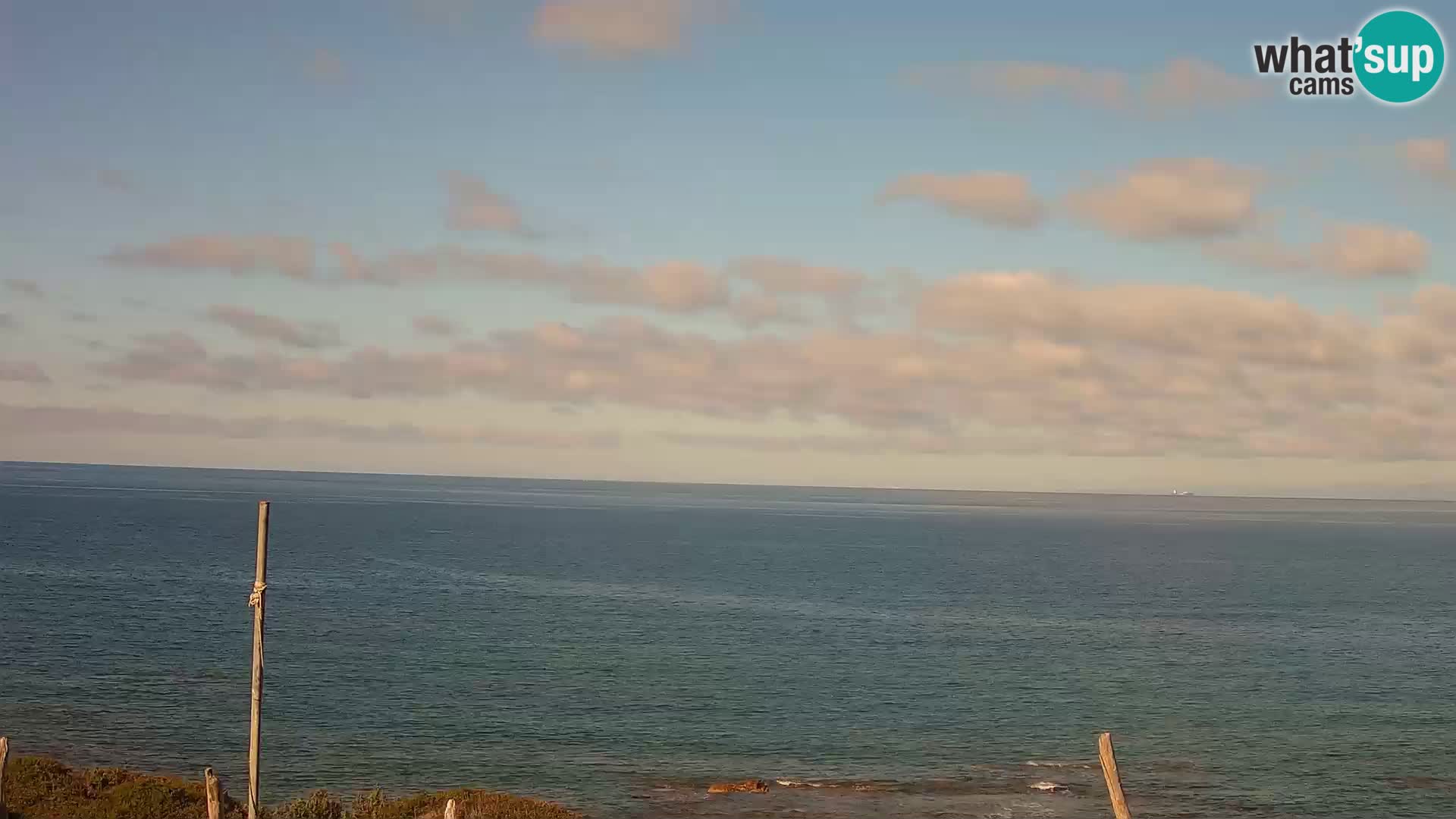 Spletna kamera v živo Plaža Cala Pischina – Aglientu – Sardinija