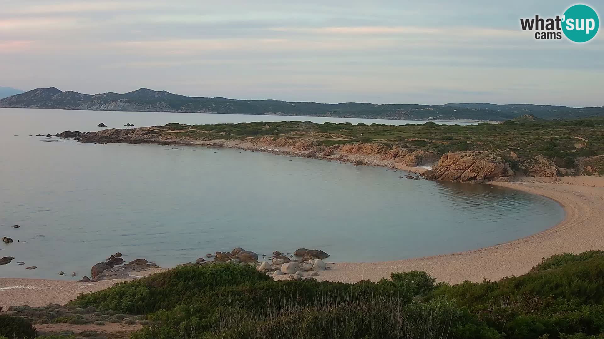 Spletna kamera v živo Plaža Cala Pischina – Aglientu – Sardinija