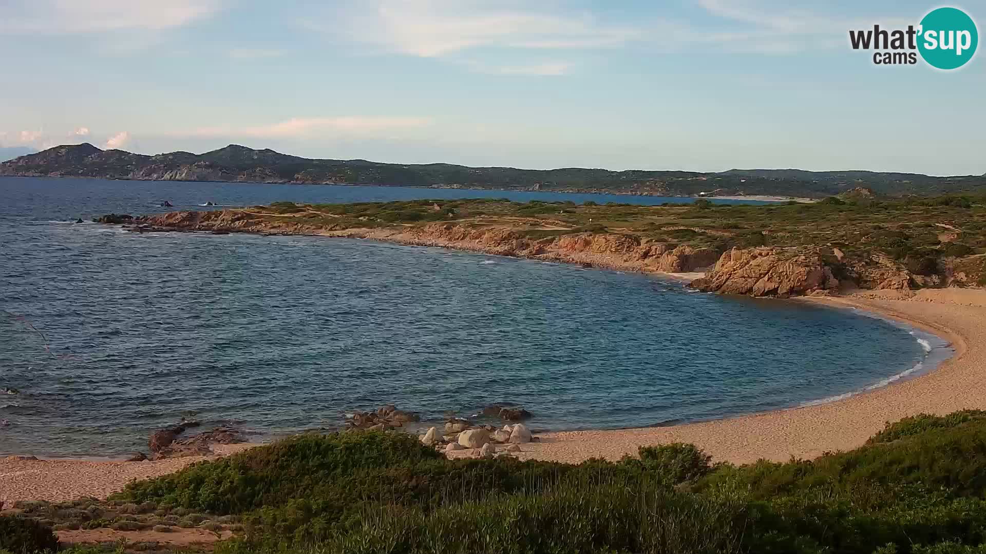 Spletna kamera v živo Plaža Cala Pischina – Aglientu – Sardinija