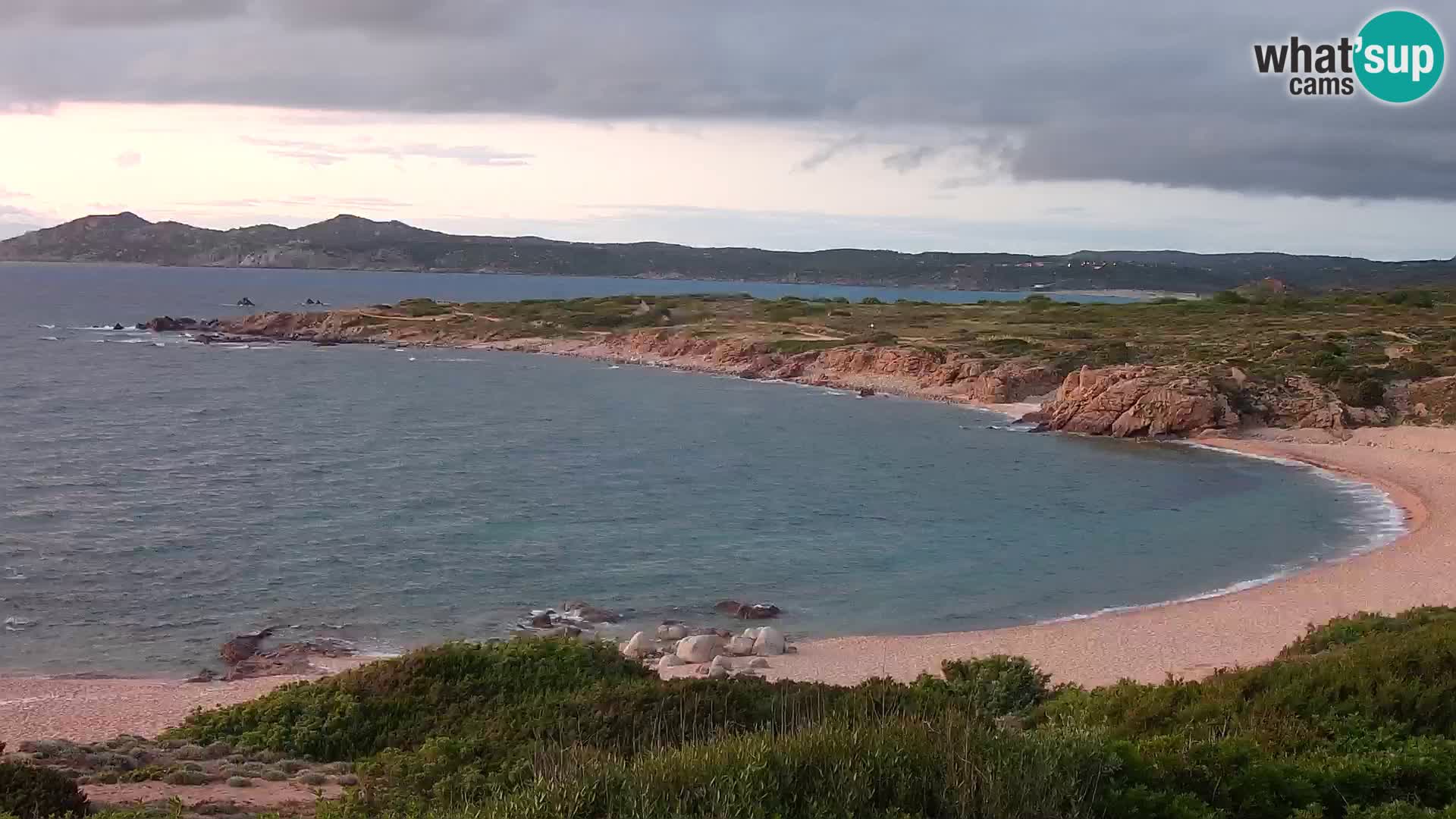 Spletna kamera v živo Plaža Cala Pischina – Aglientu – Sardinija