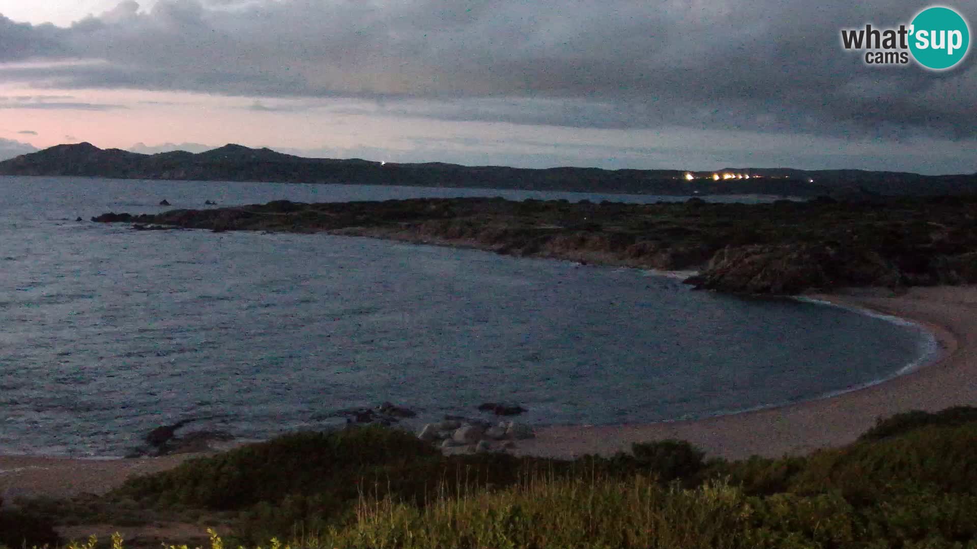 Spletna kamera v živo Plaža Cala Pischina – Aglientu – Sardinija
