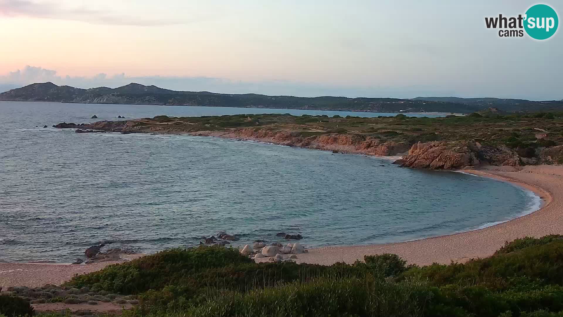 Spletna kamera v živo Plaža Cala Pischina – Aglientu – Sardinija