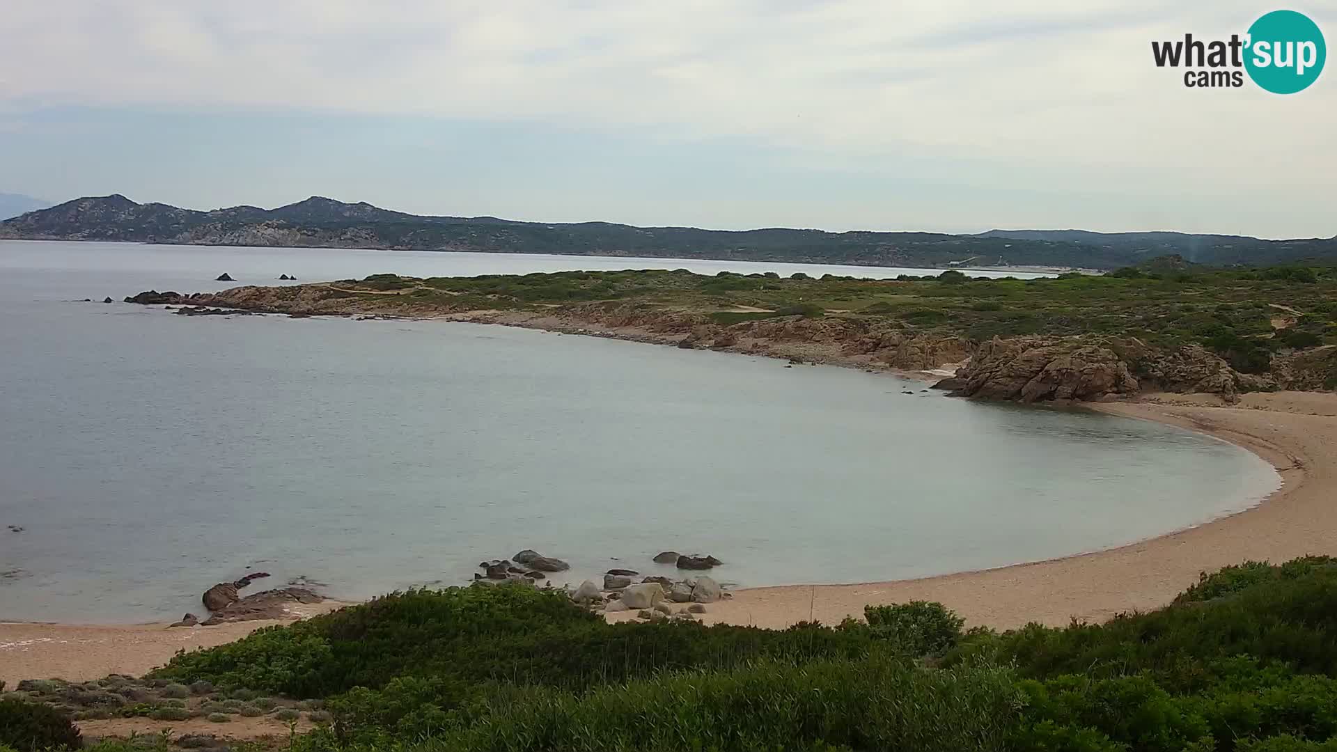 Spletna kamera v živo Plaža Cala Pischina – Aglientu – Sardinija