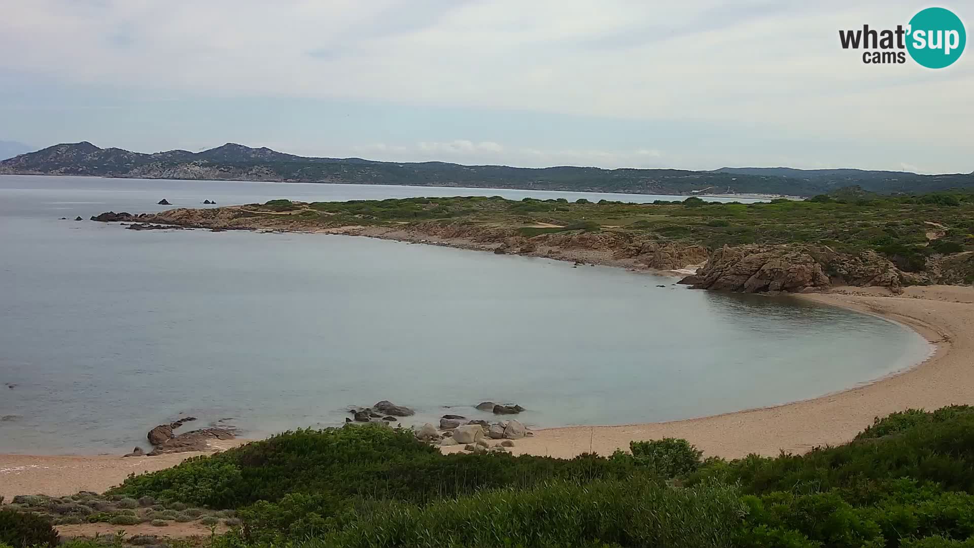 Spletna kamera v živo Plaža Cala Pischina – Aglientu – Sardinija
