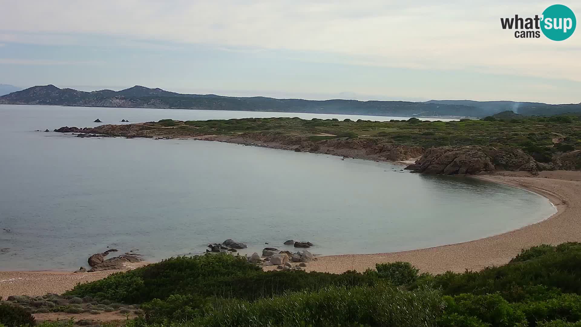 Spletna kamera v živo Plaža Cala Pischina – Aglientu – Sardinija