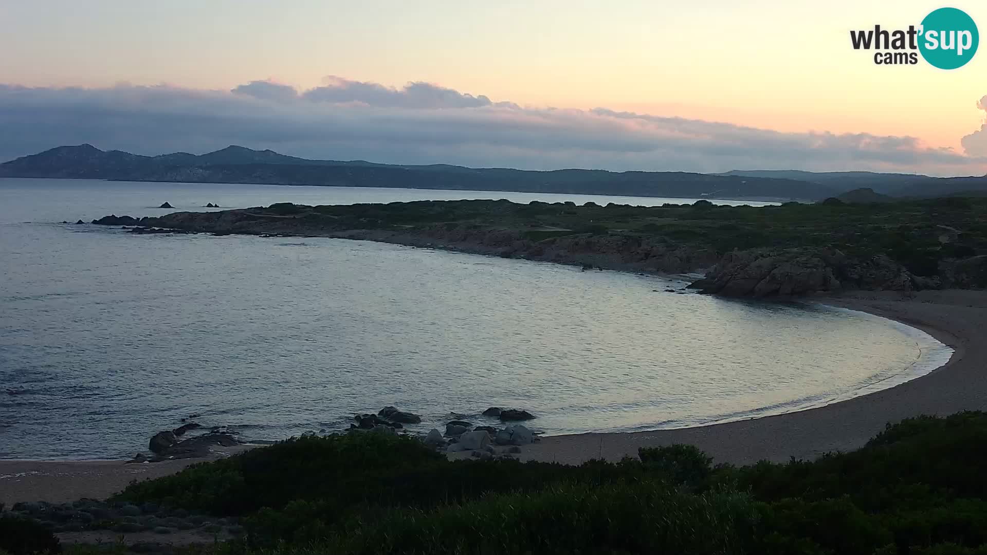 Spletna kamera v živo Plaža Cala Pischina – Aglientu – Sardinija