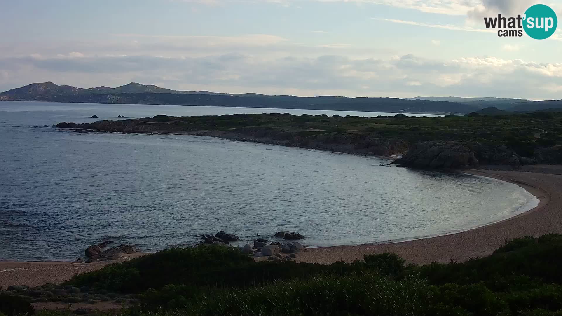 Spletna kamera v živo Plaža Cala Pischina – Aglientu – Sardinija