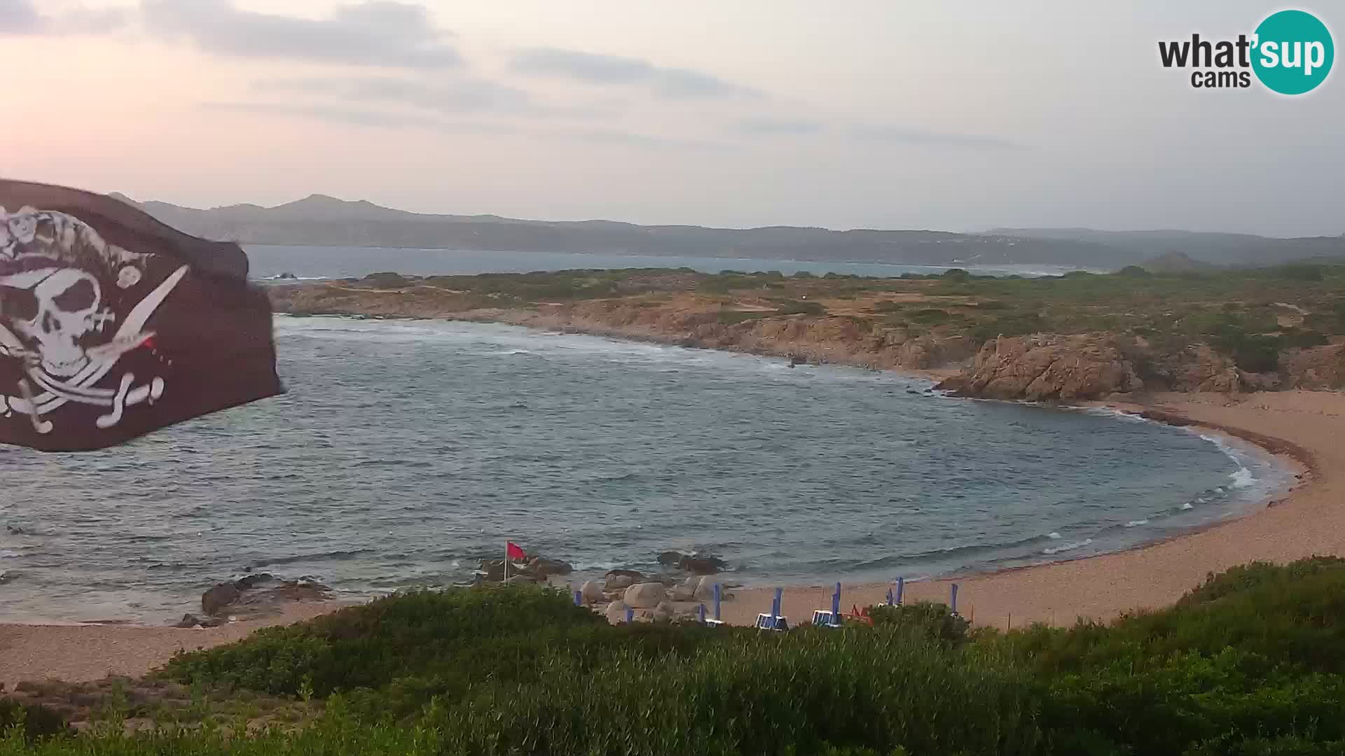 Spletna kamera v živo Plaža Cala Pischina – Aglientu – Sardinija