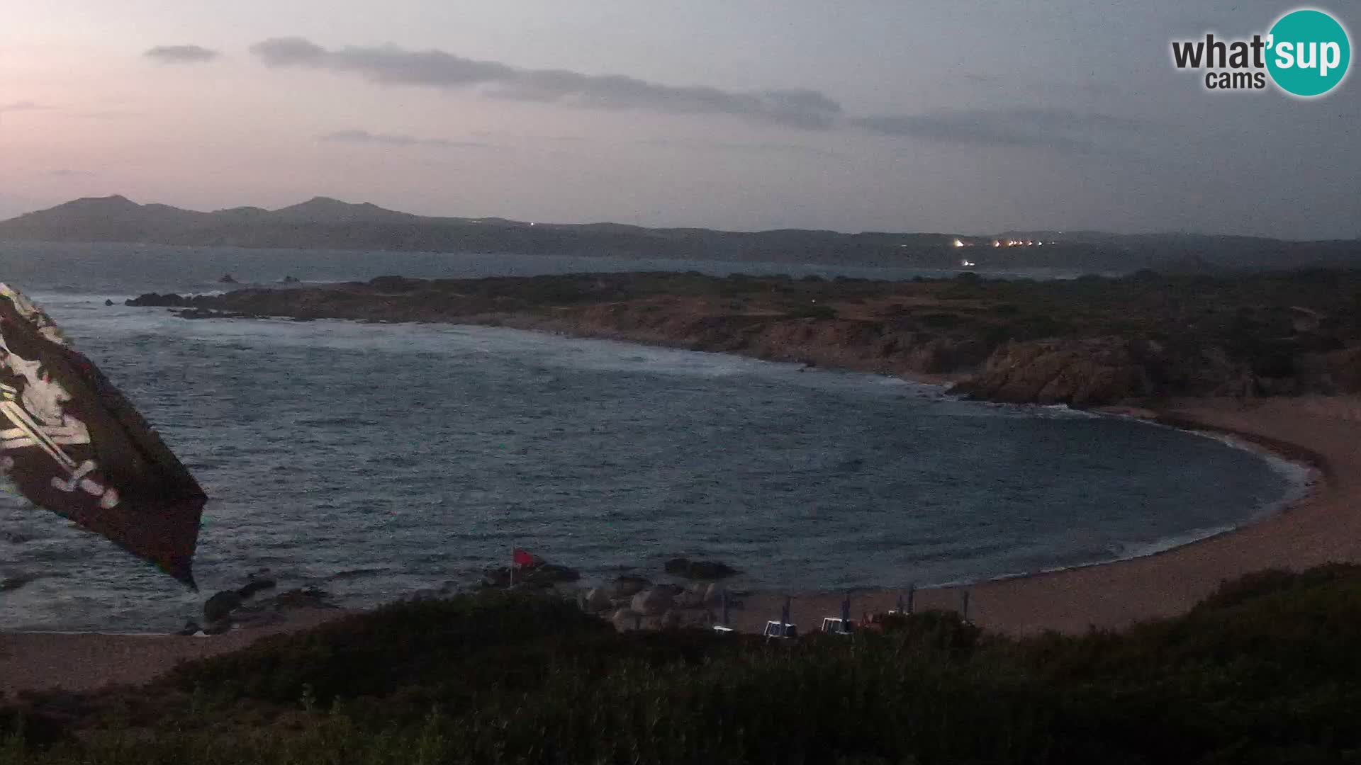 Spletna kamera v živo Plaža Cala Pischina – Aglientu – Sardinija