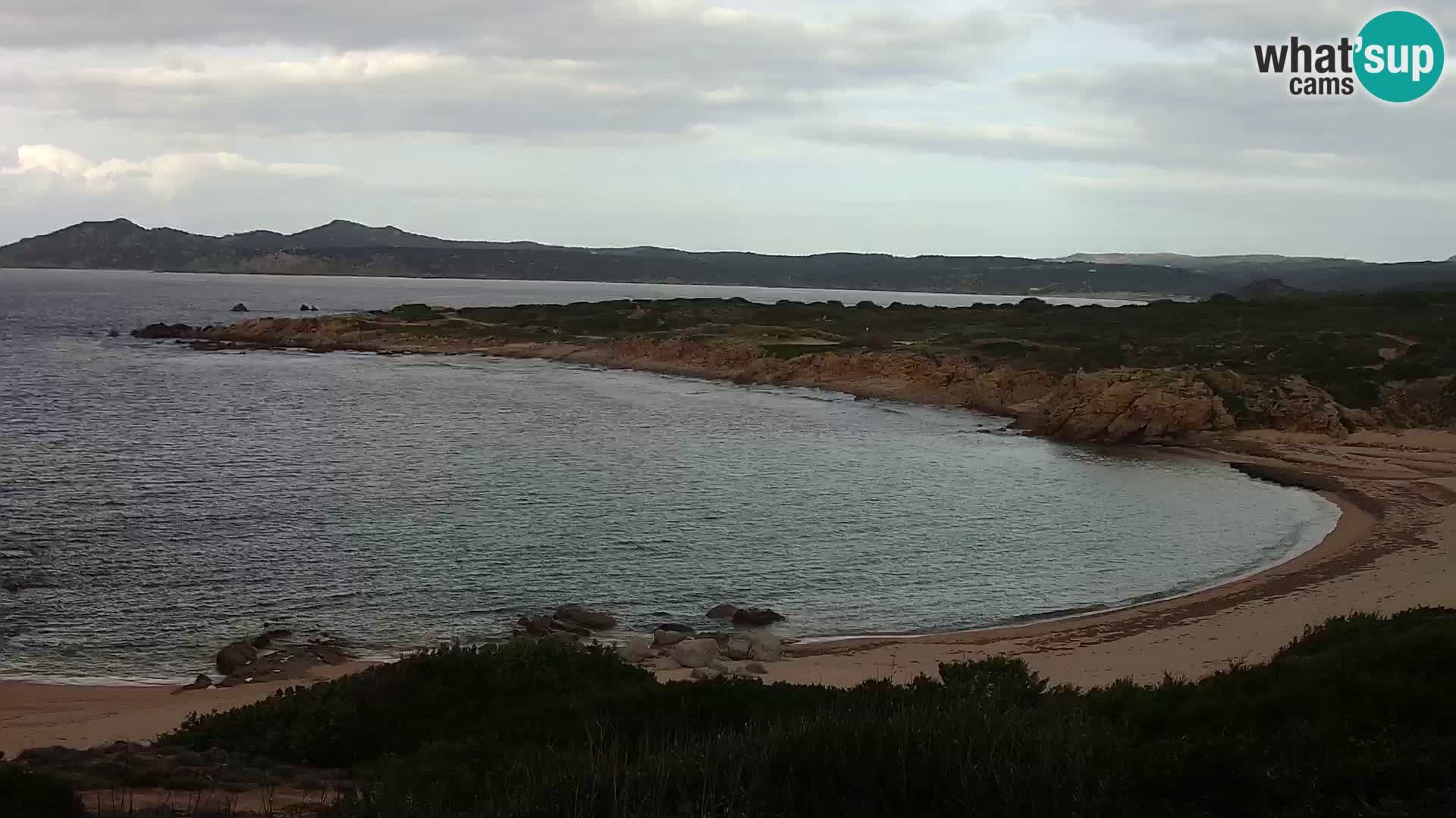 Spletna kamera v živo Plaža Cala Pischina – Aglientu – Sardinija