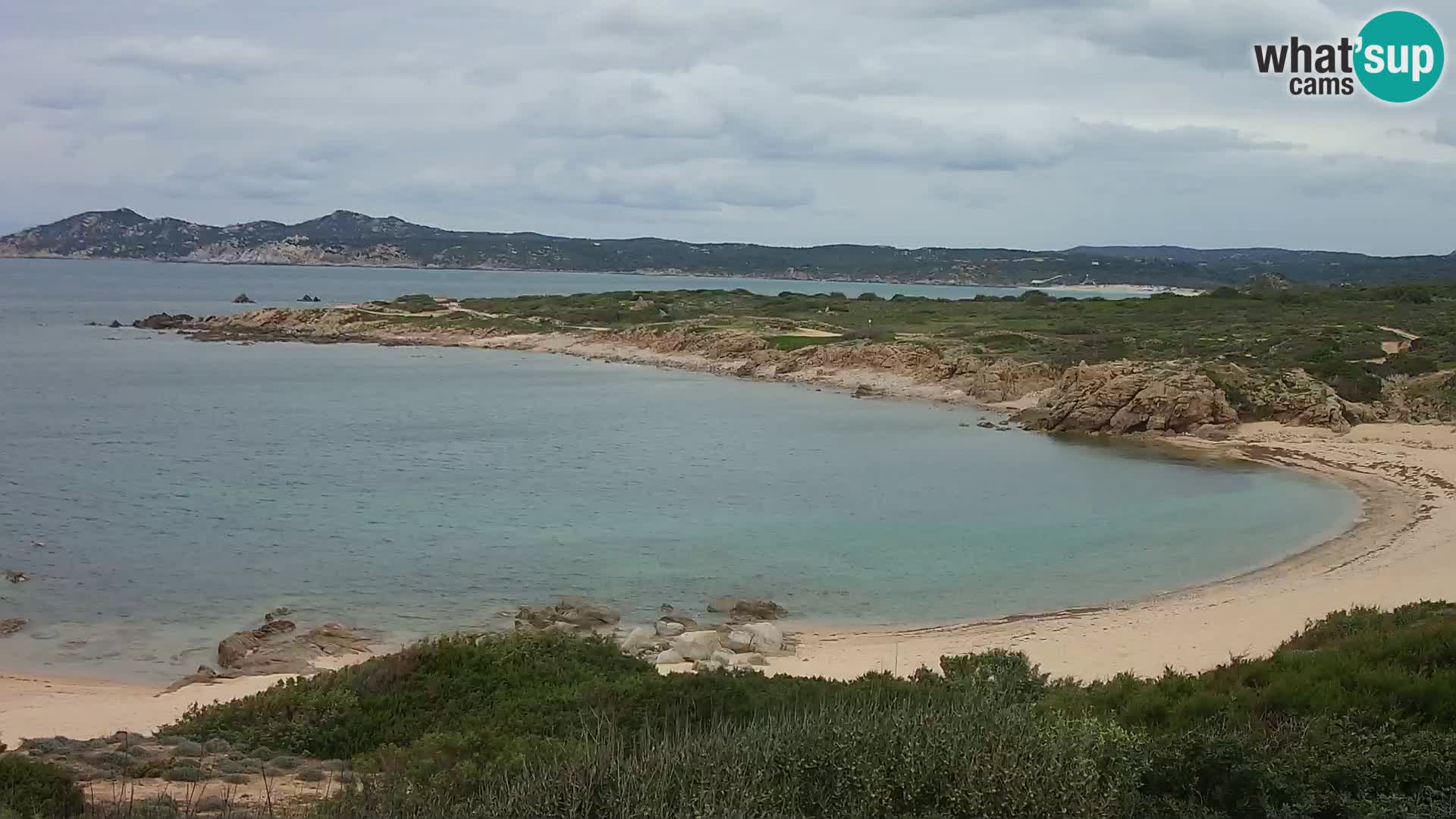 Spletna kamera v živo Plaža Cala Pischina – Aglientu – Sardinija
