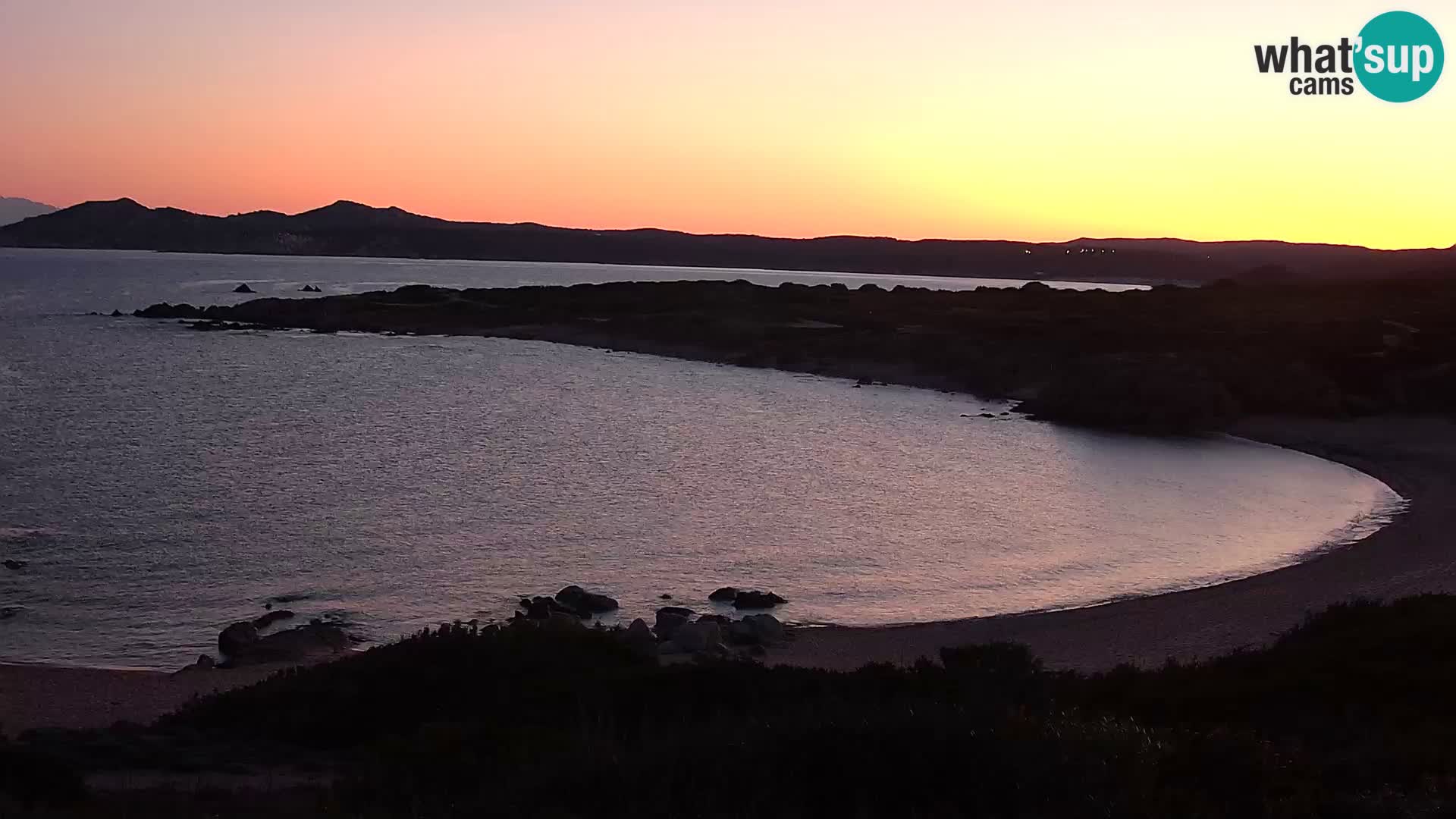 Spletna kamera v živo Plaža Cala Pischina – Aglientu – Sardinija