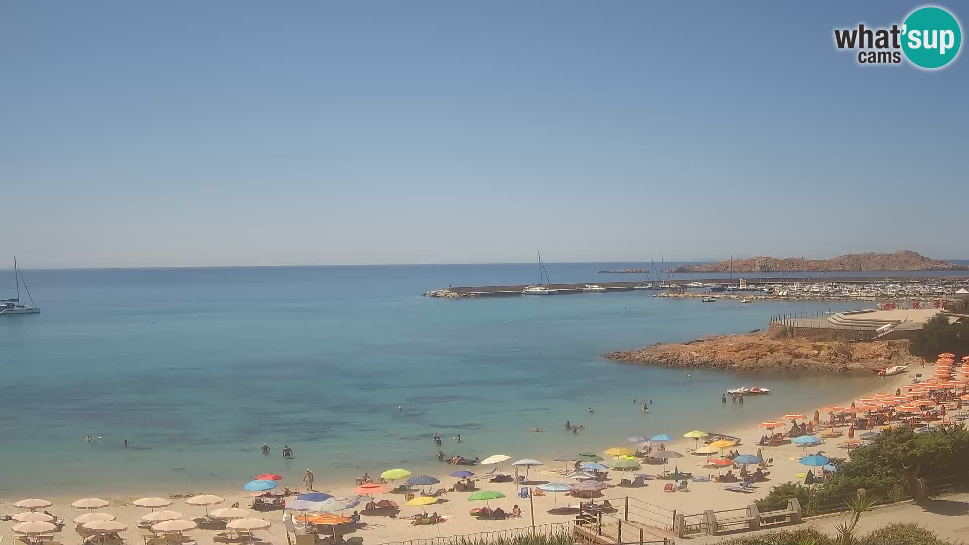 Webcam della spiaggia di Isola Rossa – Vista in diretta della meravigliosa costa della Sardegna