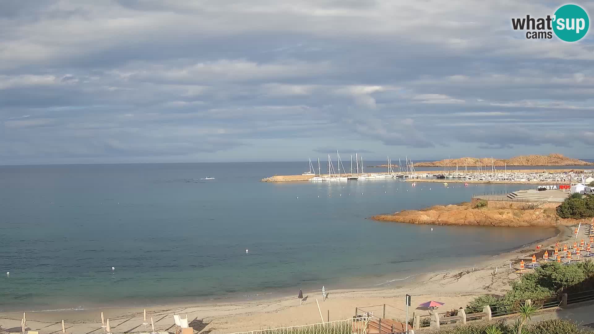 Spletna kamera plaže Isola Rossa – V živo si oglejte čudovito obalo Sardinije