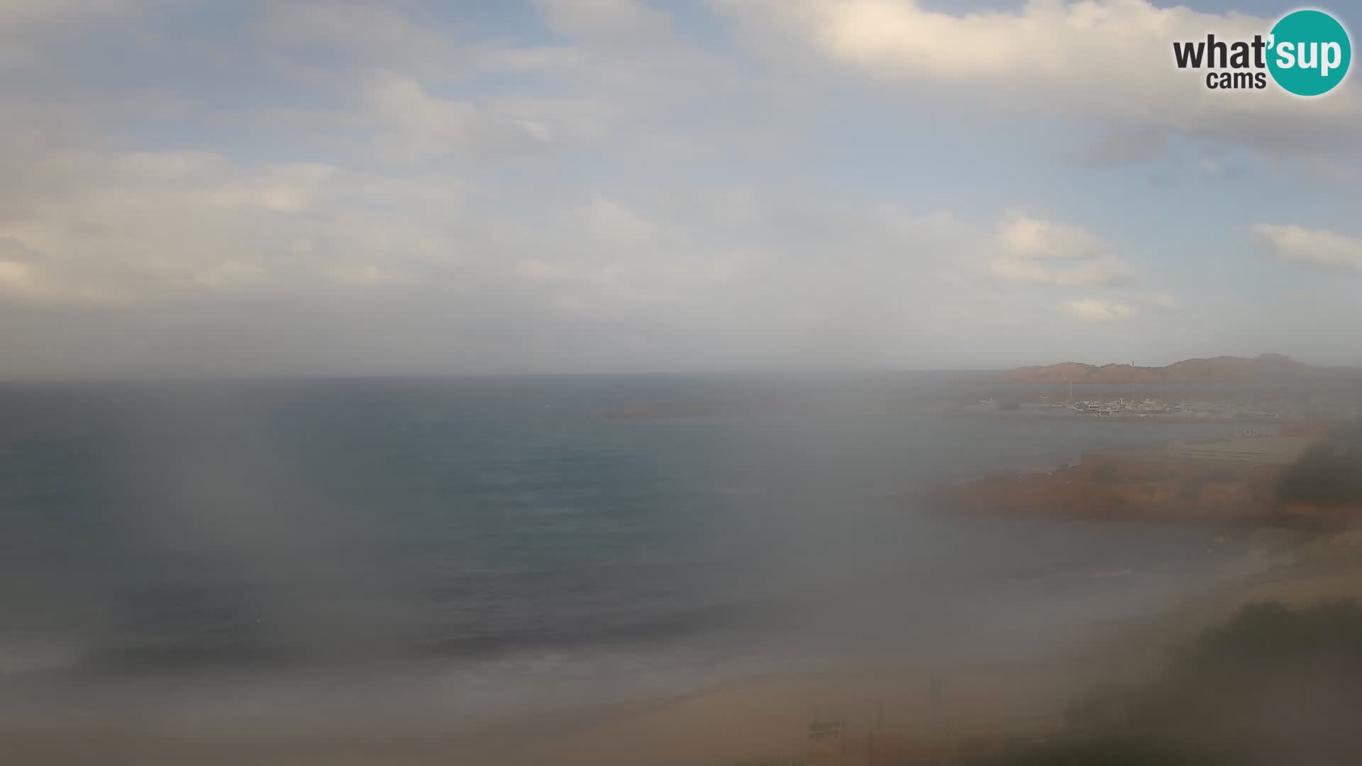 Webcam della spiaggia di Isola Rossa – Vista in diretta della meravigliosa costa della Sardegna